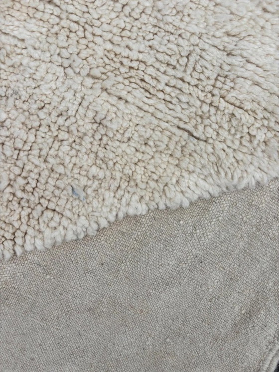 Image 1 of Modern Moroccan Beni Ouarain Wool Rug – 200x290 cm (6.5x9.5 ft) – Handmade Natural Cream Geometric Rug