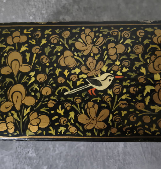Old Chinese lacquer box. Hand-painted.
