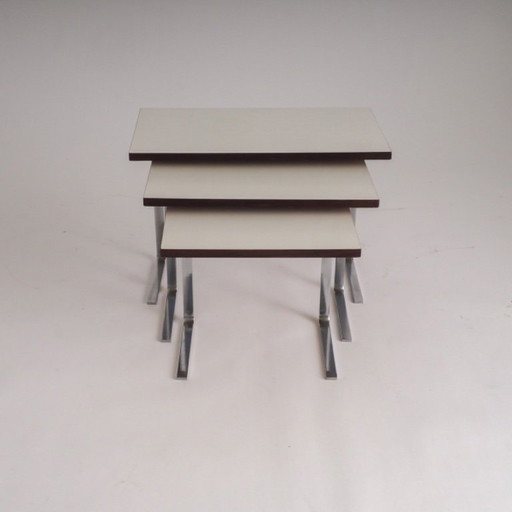 Set of 3 minimalistic nesting tables