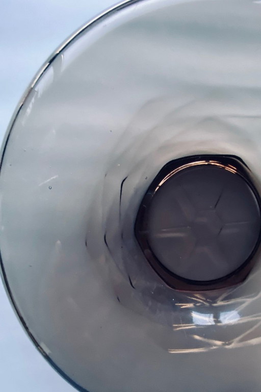 Geperste glazen schaal (Art Deco stijl)