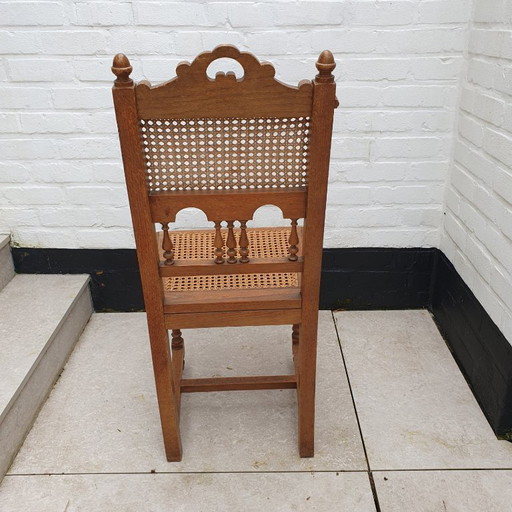 6 Oude Antieke Stoelen in Eik en Gevlochten Rieten Zitting en Rugleuning. In Goede Staat. Op te Halen.