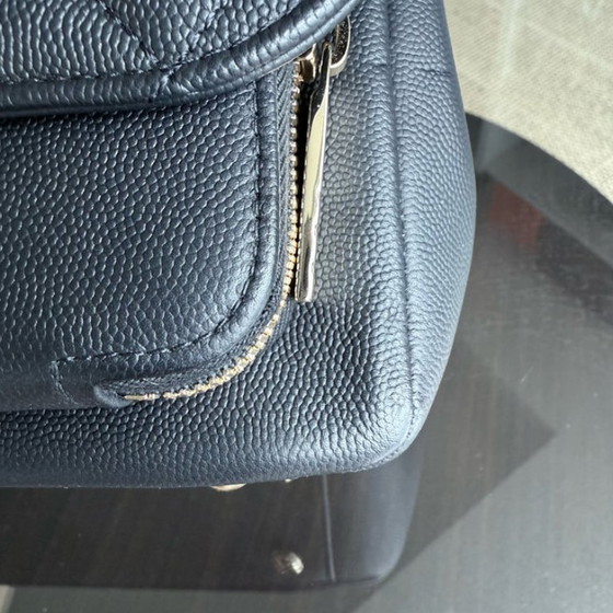 Image 1 of Chanel Business Affinity - Caviar acolchado negro con herrajes dorados
