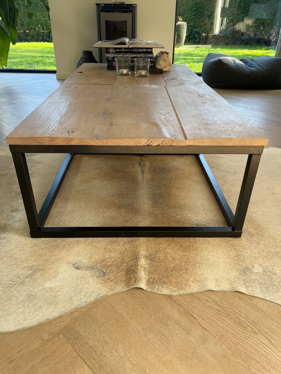 Image 1 of Coffee table set with tablecloth