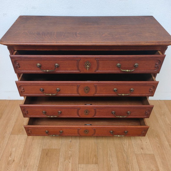 Image 1 of Cassettiera/comò vintage in legno rustico, stile Queen Anne
