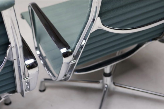 Image 1 of Set of 2 Hermen Miller Aluminum group EA116 Lounge Chairs