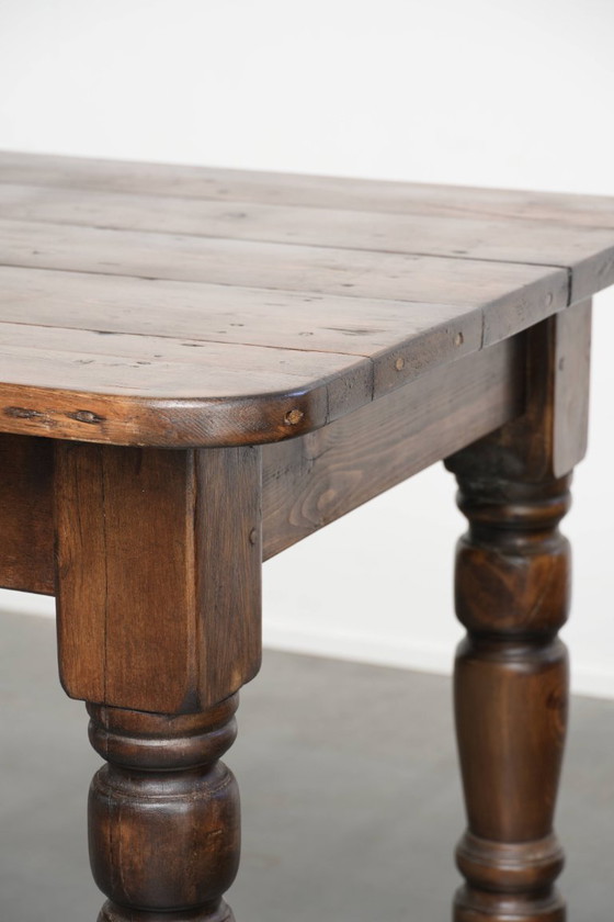 Image 1 of Large antique 19th-century English farmhouse dining table for 8 to 10 people, made of pinewood with a timeless appearance.