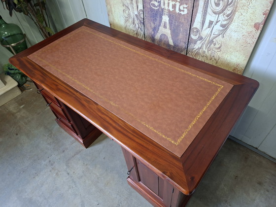 Image 1 of classic desk, writing table, desk, with leather inlay, dimensions: 140x70cm and 79cm high.