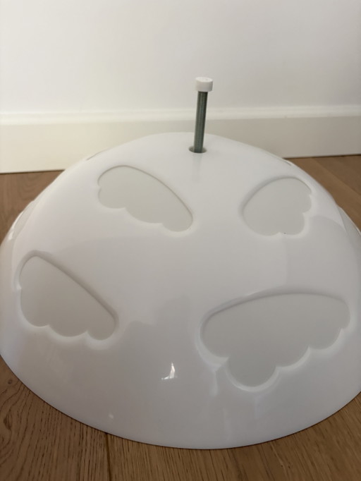 La lampada da soffitto IKEA Skojig desidera le nuvole