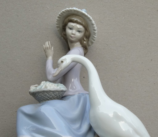 Fille avec un canard, Lladro, Fille avec un canard blanc, Jeune fille avec un canard