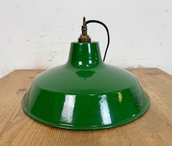 Image 1 of Industriële groene emaille fabriekshanglamp van Revo, jaren 50