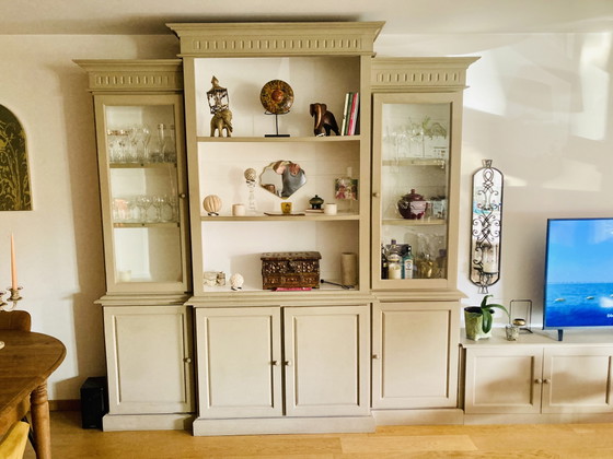 Image 1 of Ampio mobile modulare per soggiorno: libreria, vetrina e mobile TV in stile country chic.