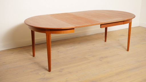 Vintage extendable dining table round