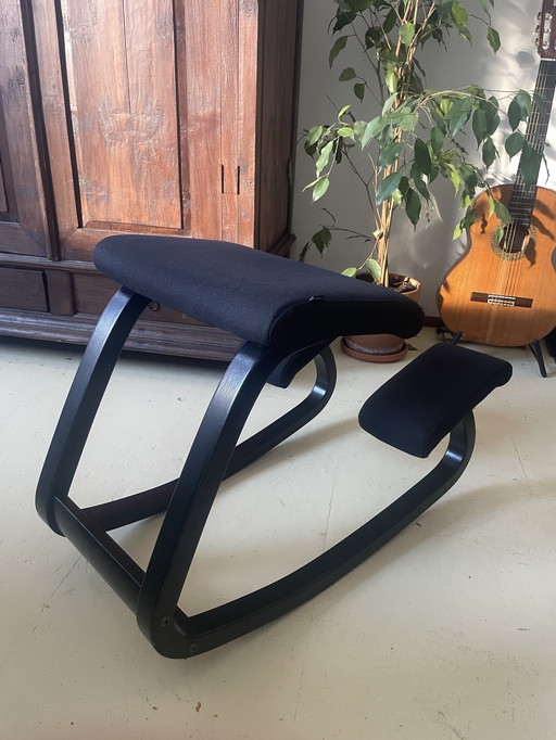 Zwarte Stokke Varier kniestoel