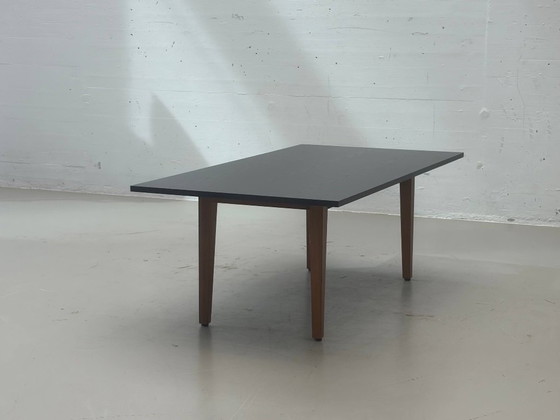 Table de salle à manger moderne de style mid-century, structure en frêne noir et bois (photo 5 of 12)