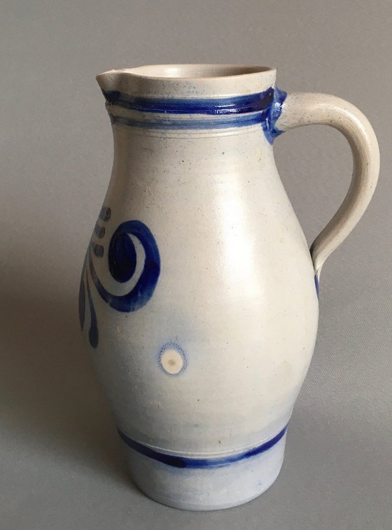 Image 1 of Grand pichet à eau de Cologne ancien en grès salé