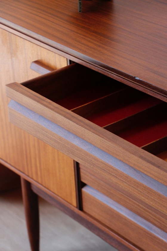 Image 1 of Britisches Sideboard im modernen Stil von White & Newton | Ikonisches Design