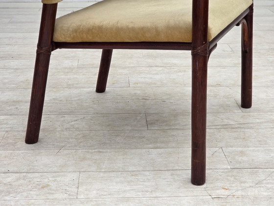Image 1 of Jaren 80, een paar Scandinavische fauteuils, meubelbekleding van velours en bamboe.