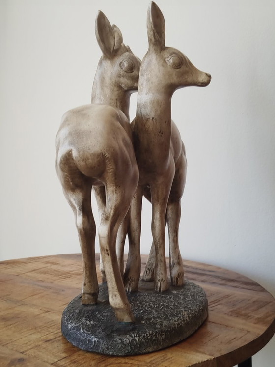 Bellissima scultura in gesso in stile Art Déco raffigurante una coppia di caprioli (circa 1930-40). (photo 11 of 15)