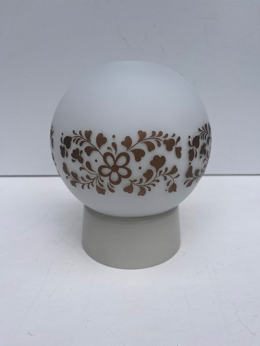 Vintage witte bollamp met goud bruin patroon bloemen