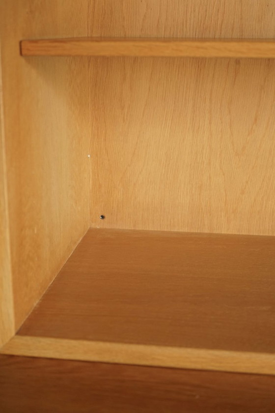 Image 1 of Eikenhouten boekenkast van Børge Mogensen voor Karl Andersson & söner. Zweden, jaren zestig