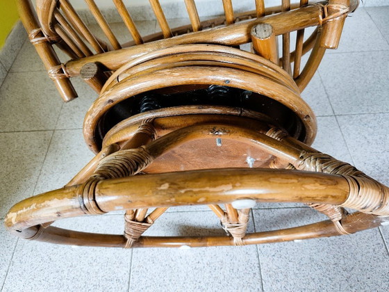 Image 1 of Poltrona girevole vintage in rattan