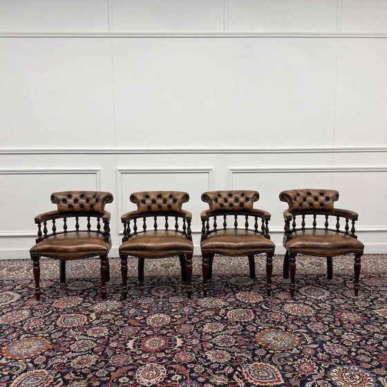 Ensemble de chaises Chesterfield classiques anglaises Springvale, Chaises de salle à manger, Cuir, Bois (photo 16 sur 16)