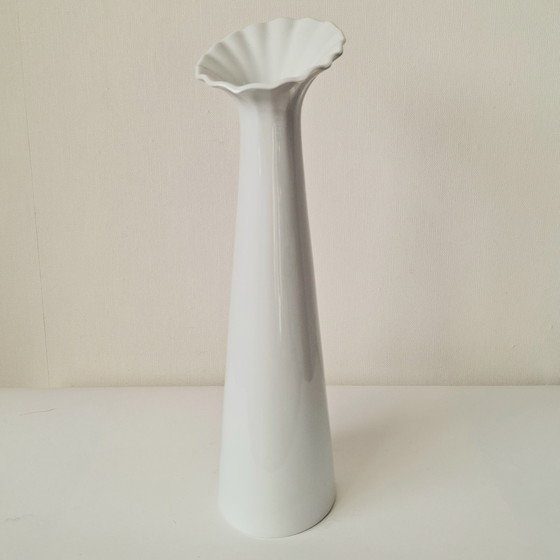 Image 1 of Tirschenreuth Designvaas | Slanke Vaas met Geschubde Kraag | Duits Porselein Jaren '80