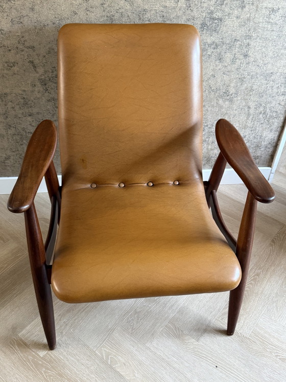 Image 1 of vintage fauteuil is een klassiek ontwerp van Louis van Teeffelen voor Wébé