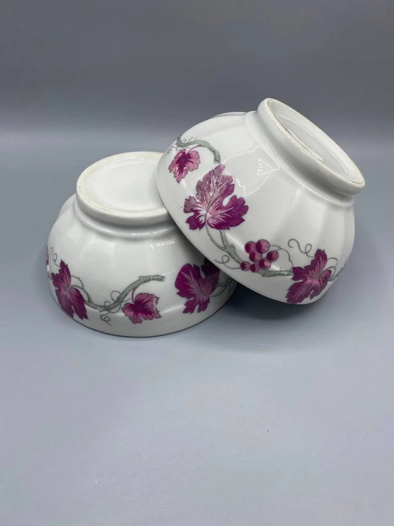 2 porseleinen kommen, versierd met wijnbladeren en druiventrossen, jaren 70 – Decoratieve objecten, Porcelain (photo 4 of 5)