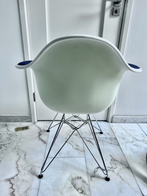 6 vintage Vitra Eames DAX chairs