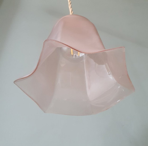 Image 1 of Set Vintage franse roze hanglampen van gekleurd glas.
