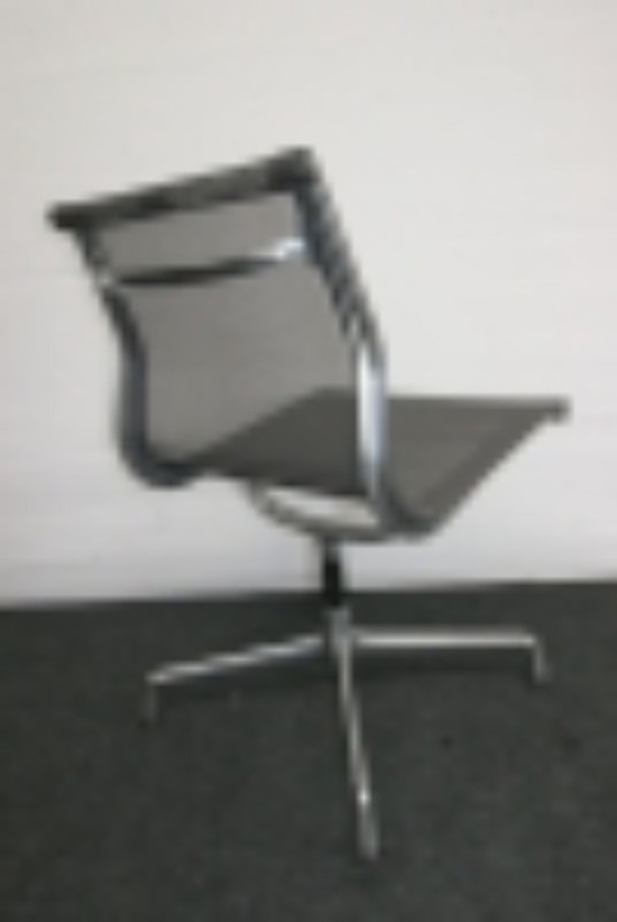 Image 1 of Vitra Eames Alu Chair EA106