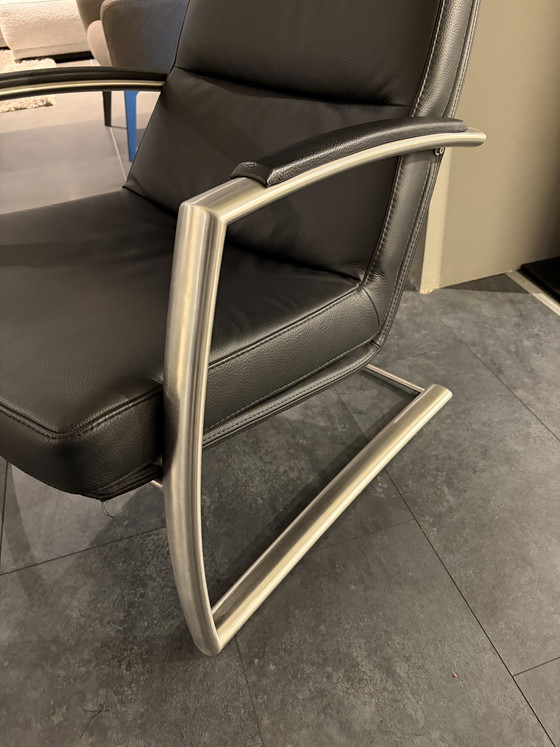 Image 1 of « L’avenir » depuis son fauteuil