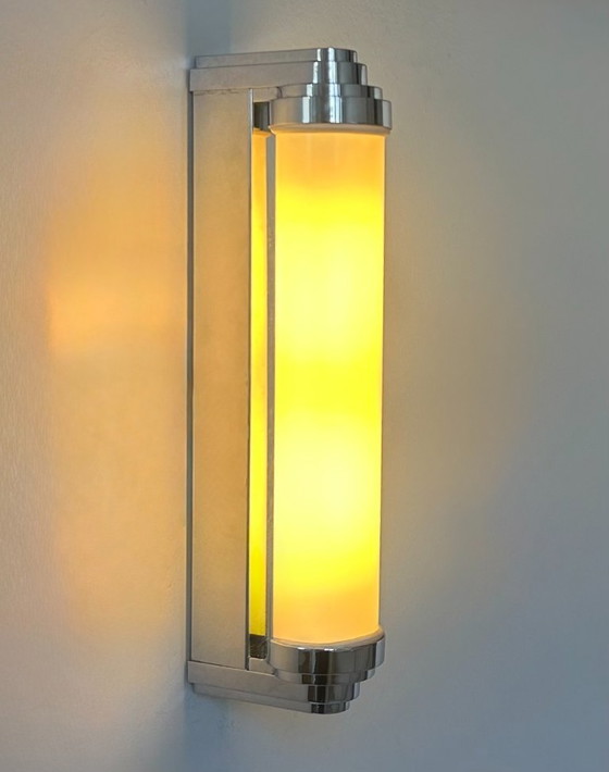 Image 1 of Lampada da parete vintage modernista cromata e opalina, Francia 1980