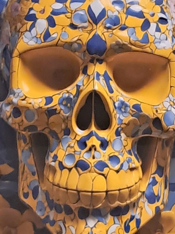Image 1 of DEAD HEAD - Teschio con fiori di Delft - Stampa su lastra di alluminio