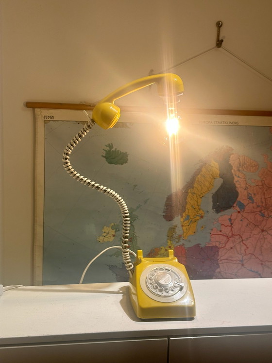 Lampe Téléphone Vintage Jaune – Métal, Plastique (photo 2 of 10)