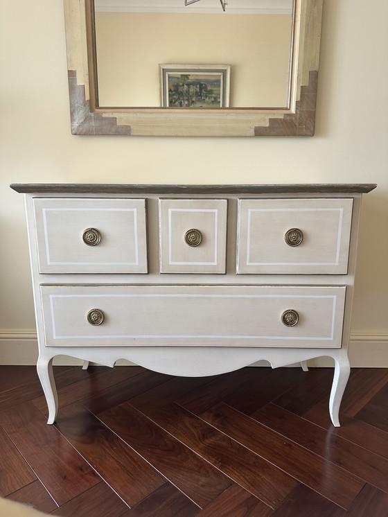 Image 1 of Cómoda de 4 cajones de madera maciza