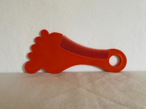 Vintage Jäneke Foot-Shaped Orange Comb, Italy, 1960s–1970s – decoratieve objecten, Plastic