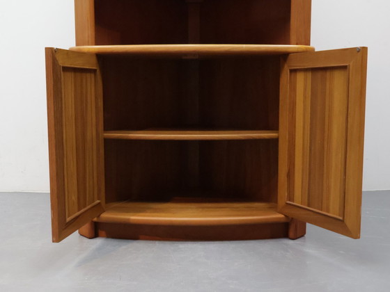 Image 1 of Dyrlund Denmark Vintage hoekkast met verlichting 