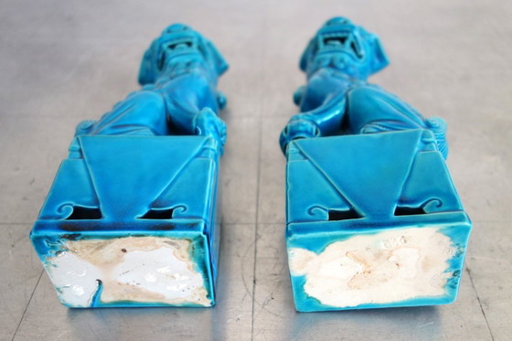 Image 1 of Pareja de perros Foo de porcelana vidriada azul, China, década de 1960.