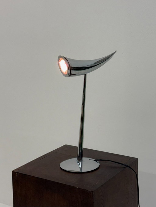 Lampada da tavolo Ara di Philippe Starck per Flos 1988
