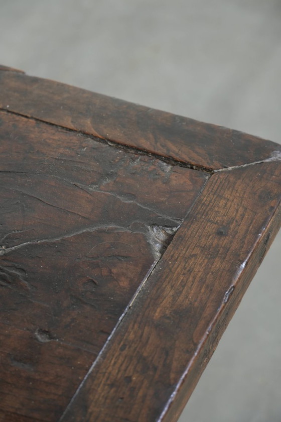 Image 1 of Magnifique table basse ancienne du XVIIIe siècle en châtaignier d'Europe du Sud, avec deux tiroirs et une serrure fonctionnelle 
