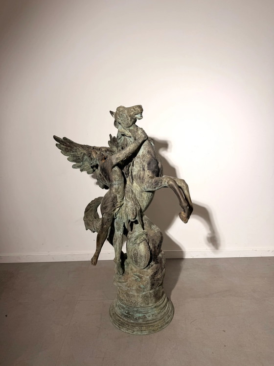 Grande Sculptures en Bronze Patiné Pégase et Figure Ailée – Bois (photo 2 of 6)