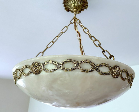 Image 1 of Lampada a sospensione in alabastro e bronzo in stile Art Déco francese