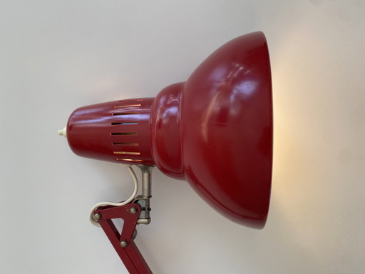 Lámpara de pared Luxo L-9 para arquitectos: un diseño escandinavo icónico.