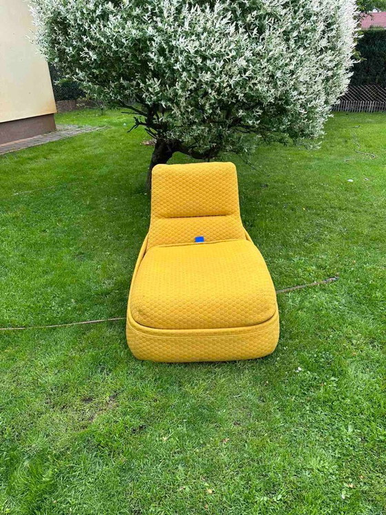 Image 1 of Coppia di poltrone lounge Hosu di Patricia Urquiola per Coalesse / Steelcase – Tessuto Marigold Hexa