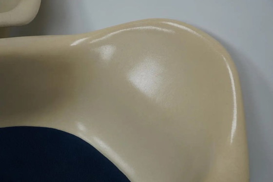 Image 1 of Set di tre poltrone DAX in fibra di vetro color pergamena, Eames per Herman Miller / Vitra