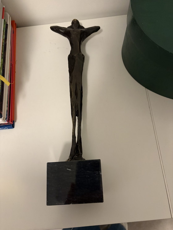 Image 1 of “Artihove sculpture – Corry Ammerlaan style – on marble pedestal”

