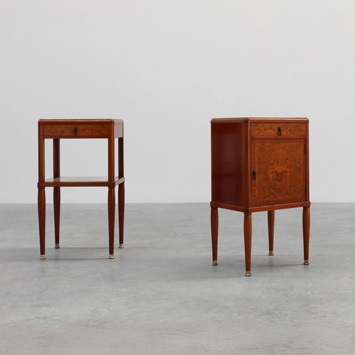 Paar Franse Art Deco nachtkastjes met marqueterie en marmeren bladen, jaren 40