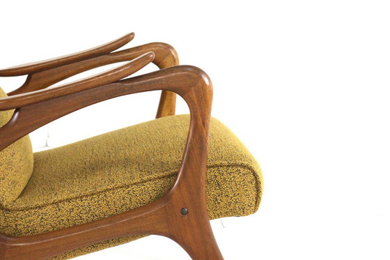 Image 1 of Fauteuil vintage jaune capitonné